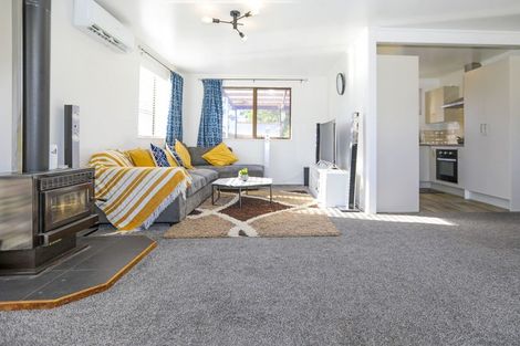 Photo of property in 8 Angeline Place, Massey, Auckland, 0614