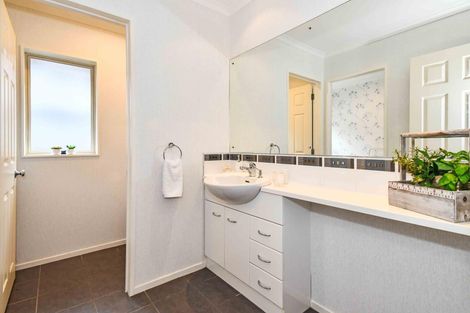 Photo of property in 17 Parkhaven Drive, Rosehill, Papakura, 2113