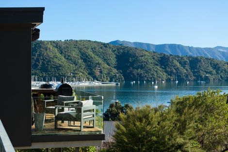 Photo of property in 27 Amelia Crescent, Waikawa, Picton, 7220