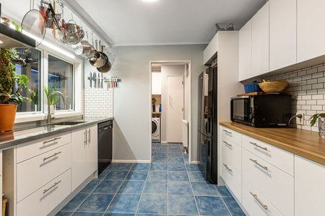 Photo of property in 2/11 Mervyn Place, Plimmerton, Porirua, 5026