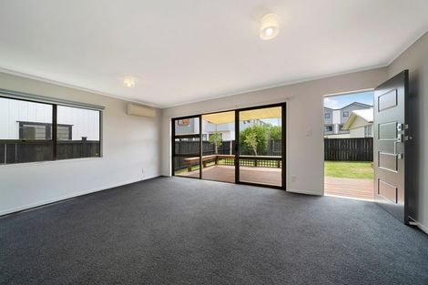 Photo of property in 1/11 Ranui Station Road, Ranui, Auckland, 0612