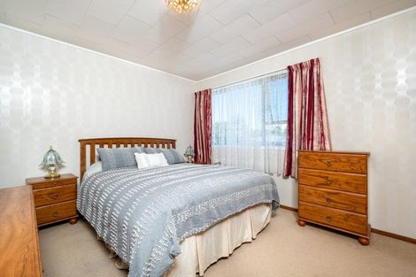 Photo of property in 6 Pankhurst Place, Sunnyvale, Auckland, 0612