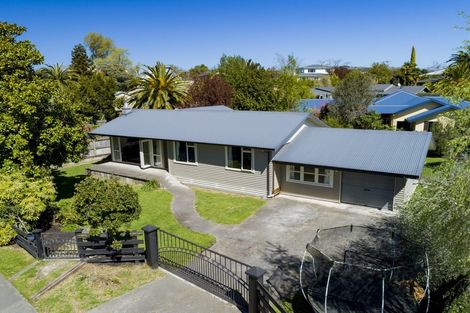 Photo of property in 16 Lucknow Road, Havelock North, 4130
