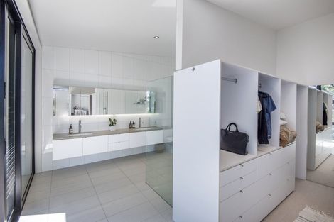 Photo of property in 10a First Avenue, Stanley Point, Auckland, 0624