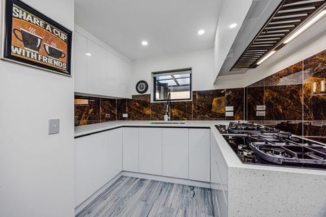 Photo of property in 29a Plumley Crescent, Mangere, Auckland, 2022