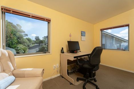 Photo of property in 1 Atamira Close, Churton Park, Wellington, 6037
