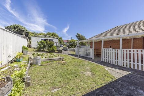 Photo of property in 130 Main Road, Titahi Bay, Porirua, 5022