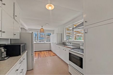 Photo of property in 17 Davidson Crescent, Tawa, Wellington, 5028