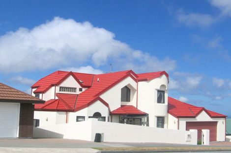 Photo of property in 81 Ashton Fitchett Drive, Brooklyn, Wellington, 6021