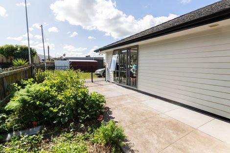 Photo of property in 21/27 Whites Line West, Woburn, Lower Hutt, 5010
