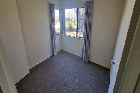 Photo of property in 22 Baulcomb Parade, Windsor Park, Auckland, 0632