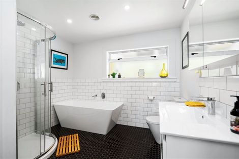 Photo of property in 32 Russell Road, Kensington, Whangarei, 0112