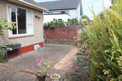 Photo of property in 14 Massey Avenue, Greenlane, Auckland, 1061