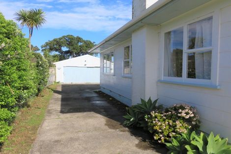 Photo of property in 30 Sea View Road, Baylys Beach, Dargaville, 0377
