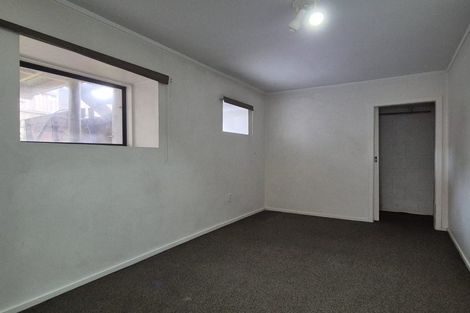 Photo of property in 1 Lauderdale Road, Birkdale, Auckland, 0626