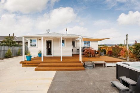 Photo of property in 42 Peters Avenue, Cloverlea, Palmerston North, 4412