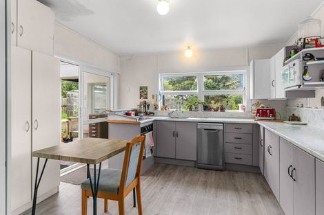 Photo of property in 10 Franklin Road, Paparoa, 0571