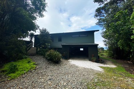 Photo of property in 1736 East Coast Road, Whakatiwai, Miranda, 2473