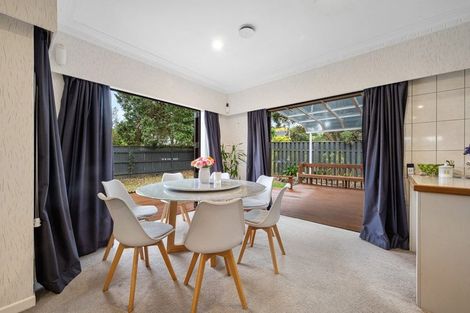 Photo of property in 37 Parkhill Road, Mellons Bay, Auckland, 2014