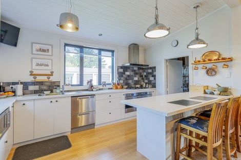 Photo of property in 100 Cole Street, Dannevirke, 4930