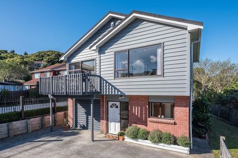 Photo of property in 55 Thatcher Crescent, Crofton Downs, Wellington, 6035