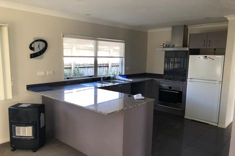 Photo of property in 5 Wairua Place, Pukekohe, 2120