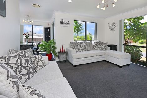 Photo of property in 3 Amesbury Rise, Henderson, Auckland, 0612