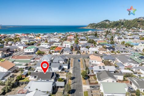 Photo of property in 10 Palm Avenue, Lyall Bay, Wellington, 6022