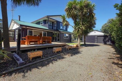 Photo of property in 73 Atkinson Avenue, Otaki Beach, Otaki, 5512