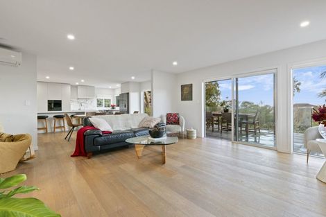 Photo of property in 4/92 Churchill Road, Murrays Bay, Auckland, 0630