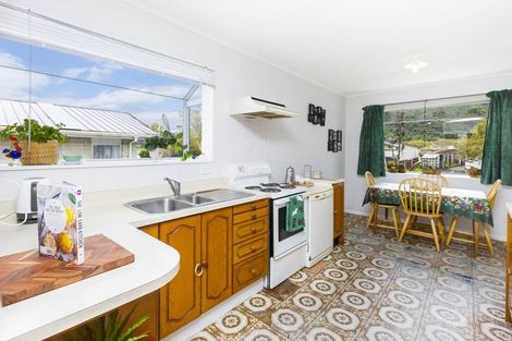 Photo of property in 23 Omaha Grove, Totara Park, Upper Hutt, 5018