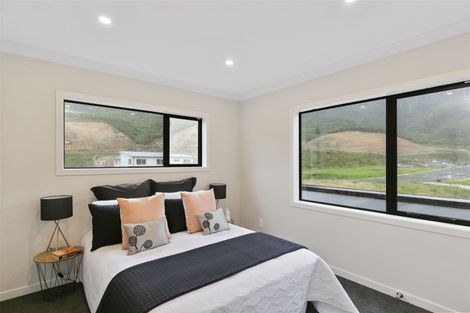 Photo of property in 6 Pihipihi Way, Crofton Downs, Wellington, 6035