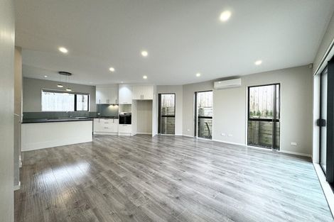 Photo of property in 6c St Catherine Crescent, West Harbour, Auckland, 0618