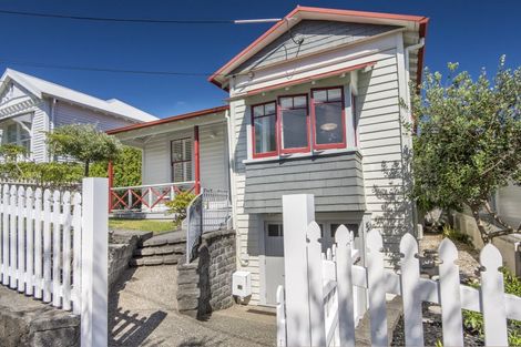 Photo of property in 37 Kiwi Road, Stanley Point, Auckland, 0624