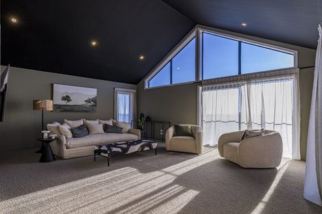 Photo of property in 37 Ruapehu Street, Paraparaumu, 5032