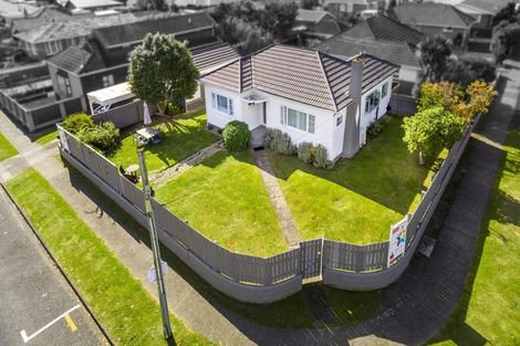 Photo of property in 2 Oxford Crescent, Ebdentown, Upper Hutt, 5018