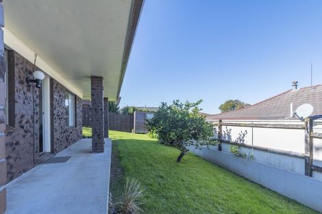 Photo of property in 2/40 Gills Avenue, Papakura, 2110