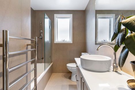 Photo of property in 22 Warbler Crescent, Papakura, 2110