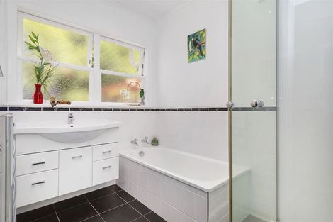 Photo of property in 39 Sunrise Boulevard, Tawa, Wellington, 5028