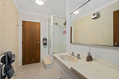 Photo of property in 25 Donovan Avenue, Massey, Auckland, 0614