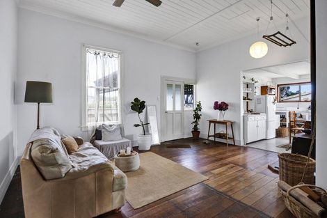 Photo of property in 207 Egmont Street, Patea, 4520