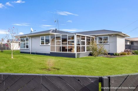 Photo of property in 16 Meadowvale Drive, Levin, 5510