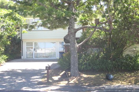Photo of property in 13 Easton Park Parade, Glenfield, Auckland, 0629