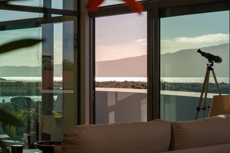 Photo of property in 116 Queens Road, Waikanae Beach, Waikanae, 5036