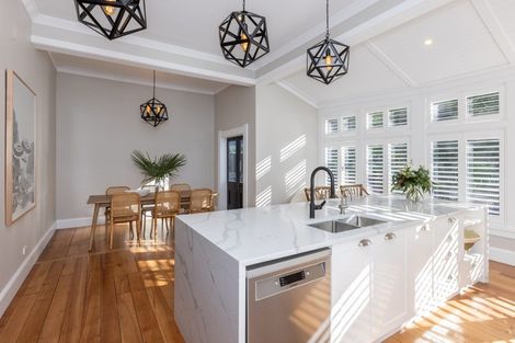 Photo of property in 10 Cobden Road, Bluff Hill, Napier, 4110