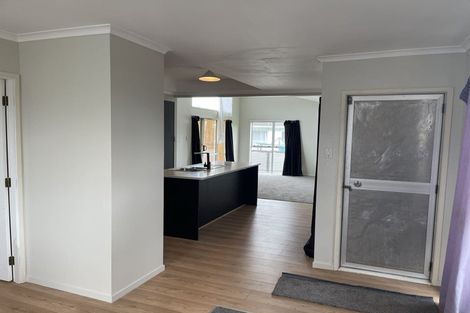 Photo of property in 93 Bruce Mclaren Road, Henderson, Auckland, 0612