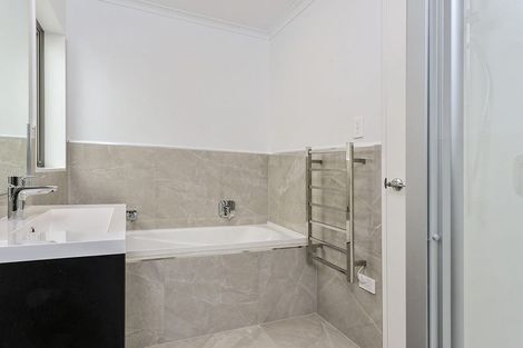 Photo of property in 29 Samuel Cassidy Avenue, Swanson, Auckland, 0614