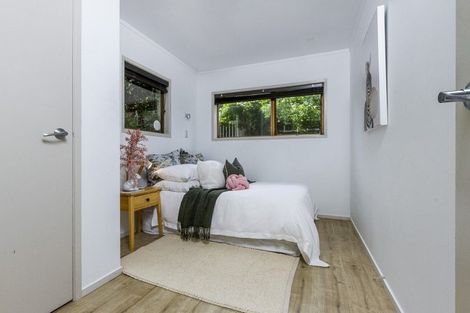 Photo of property in 18 Mappin Place, Chatswood, Auckland, 0626