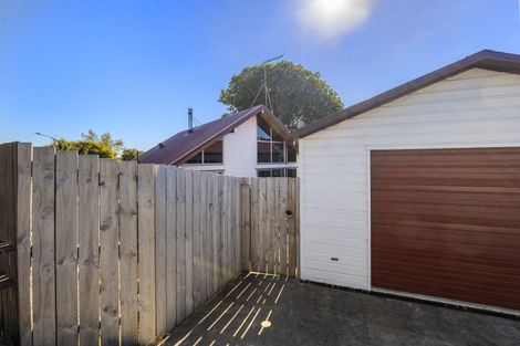 Photo of property in 14 Fairfax Terrace, Frankleigh Park, New Plymouth, 4310