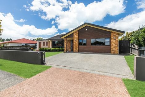 Photo of property in 70 Golfland Drive, Golflands, Auckland, 2013